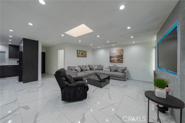 Detail Gallery Image 5 of 16 For 7719 Rhodes, North Hollywood,  CA 91605 - 3 Beds | 2 Baths