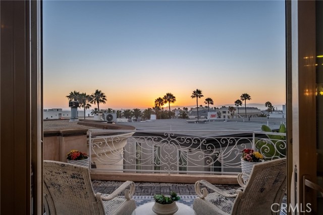 1105 Manhattan, Hermosa Beach, California 90254, 4 Bedrooms Bedrooms, 0 ,2 BathroomsBathrooms,Residential,For Sale,Manhattan,0,PV26150388