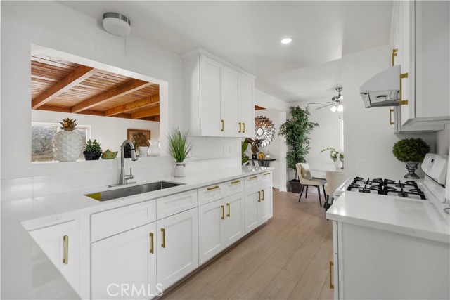 369 Lang Avenue, La Puente CA: https://media.crmls.org/medias/827f3af2-f248-4977-94e6-14c4cb3ec8e7.jpg