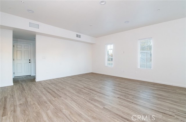 5502 Los Angeles Avenue, Simi Valley, California 93063, 3 Bedrooms Bedrooms, ,2 BathroomsBathrooms,Townhouse,For Sale,Los Angeles,MB25150074