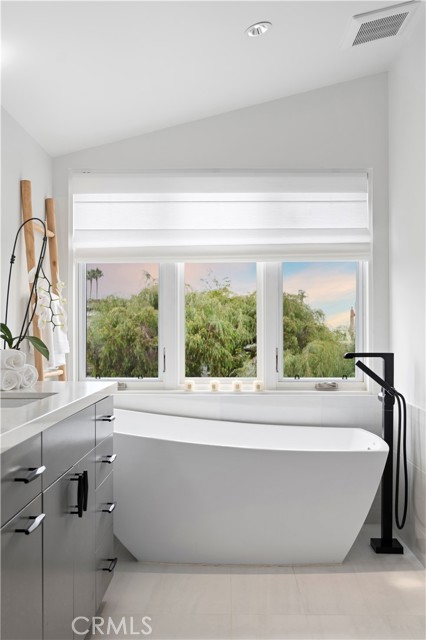 3731 5th Avenue, Corona del Mar CA: https://media.crmls.org/medias/828069d2-e5db-4fea-aa84-3ceb1f436096.jpg