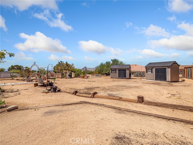 16986 Ouray Road, Apple Valley CA: https://media.crmls.org/medias/8282f443-c740-4de7-b582-6e69c08f208e.jpg