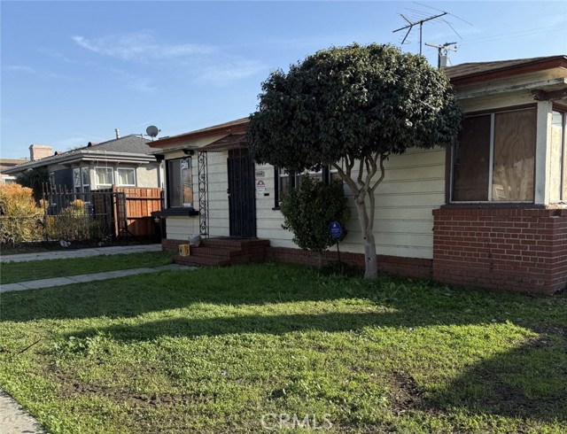 3000 W 84th Street, Inglewood CA: https://media.crmls.org/medias/8283e999-64d7-4fd3-b20e-7482ffa5dc10.jpg