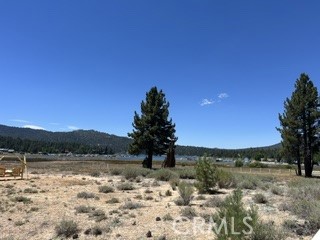 https://media.crmls.org/medias/828452e6-f789-4d8b-8752-f2d703d5f7e2.jpg?preset=X-Large