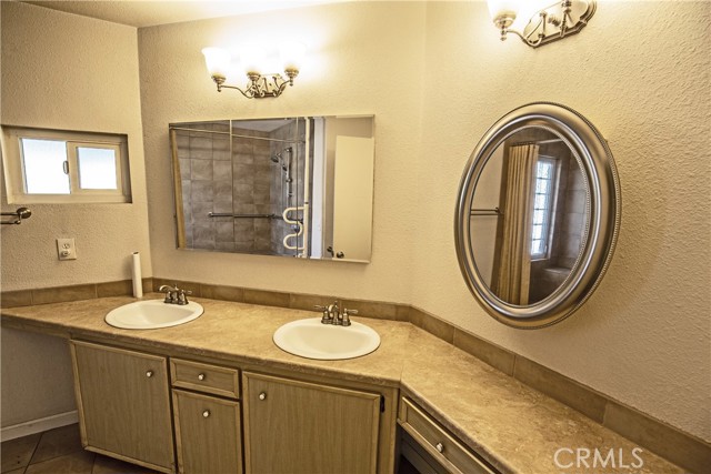 Dual sinks in primary bathroom