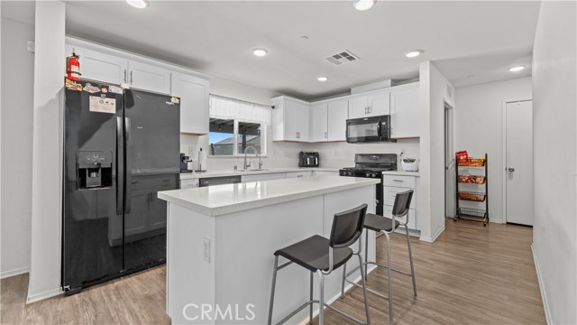 Detail Gallery Image 6 of 18 For 15979 Shawnee, Victorville,  CA 92394 - 4 Beds | 2/1 Baths