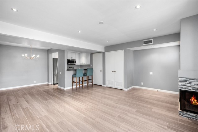 Detail Gallery Image 5 of 11 For 25761 Le Parc #19,  Lake Forest,  CA 92630 - 2 Beds | 2 Baths