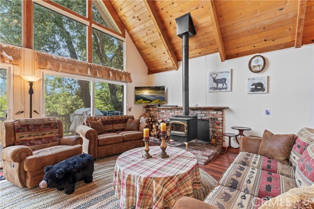 328 Wylerhorn Drive, Crestline CA: https://media.crmls.org/medias/82858a56-107d-4282-b089-5f3de581fa9b.jpg