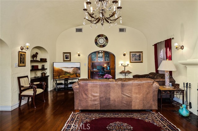 Detail Gallery Image 20 of 53 For 4202 University, Riverside,  CA 92501 - 4 Beds | 3 Baths