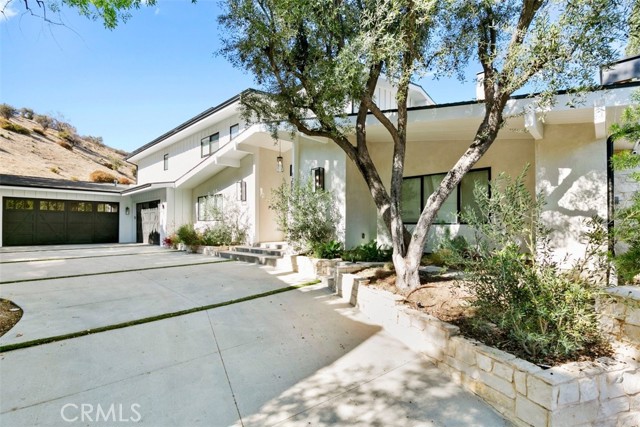 Detail Gallery Image 1 of 39 For 17269 Luverne Pl, Encino,  CA 91316 - 6 Beds | 5/1 Baths