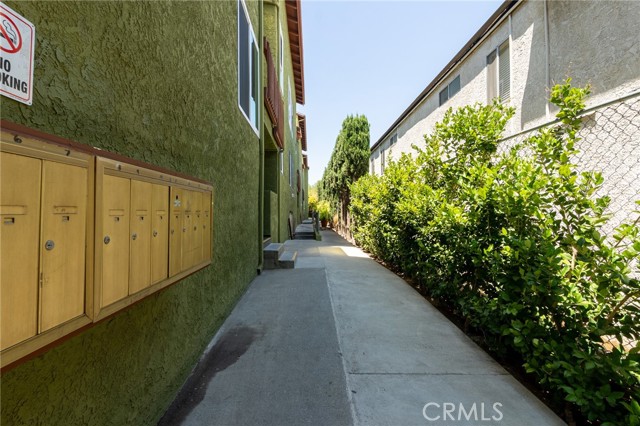 Detail Gallery Image 21 of 21 For 6155 Reseda Blvd #4,  Tarzana,  CA 91335 - 3 Beds | 2 Baths
