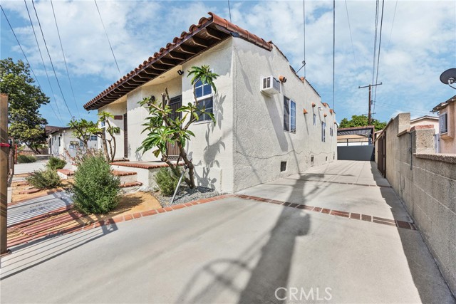 5304 Carmelita Avenue, Maywood CA: https://media.crmls.org/medias/8289bc30-5449-4ead-914a-e6f6176972b5.jpg