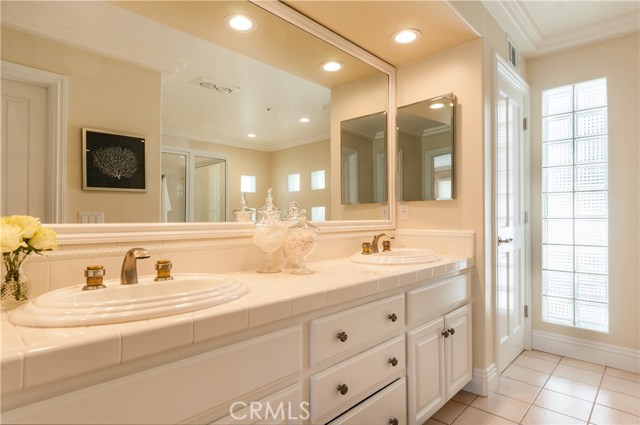 712 Manhattan Beach Boulevard, Manhattan Beach, California 90266, 3 Bedrooms Bedrooms, ,3 BathroomsBathrooms,Residential,Sold,Manhattan Beach,SB17051799