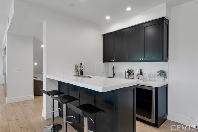 Detail Gallery Image 29 of 30 For 5952 Woodland View Dr, Woodland Hills,  CA 91367 - 5 Beds | 4 Baths