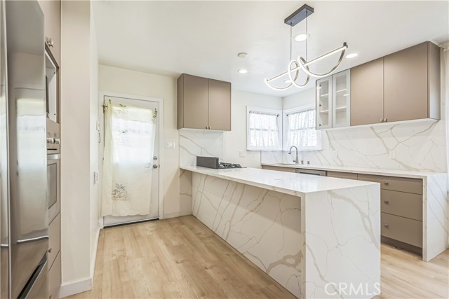 703 Avenue D, Redondo Beach, California 90277, 3 Bedrooms Bedrooms, ,1 BathroomBathrooms,Residential,For Sale,Avenue D,TR26093549