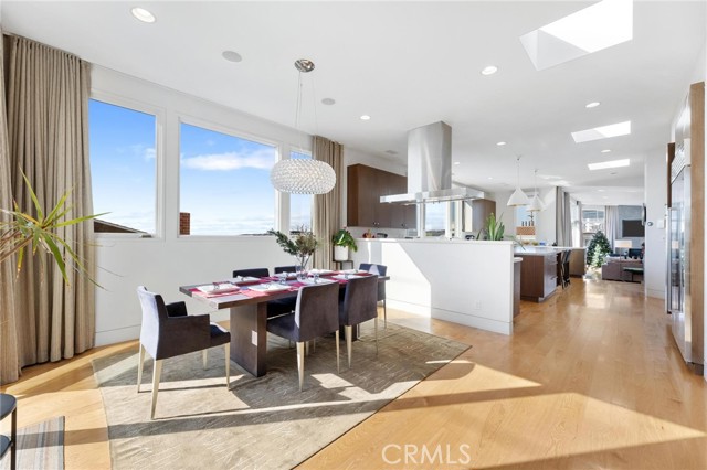Detail Gallery Image 27 of 67 For 308 17th St, Manhattan Beach,  CA 90266 - 4 Beds | 3/1 Baths