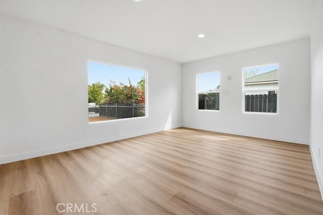 Detail Gallery Image 6 of 34 For 527 N Cucamonga Ave, Ontario,  CA 91764 - 3 Beds | 2 Baths