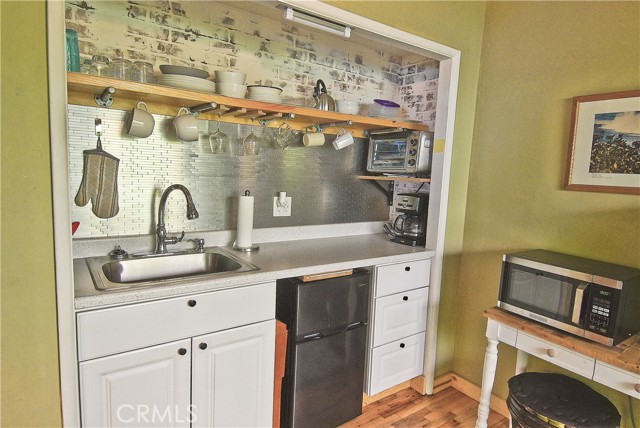 Detail Gallery Image 5 of 20 For 545 1st St #B,  Manhattan Beach,  CA 90266 - 1 Beds | 1 Baths