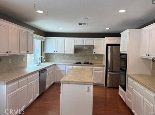 16636 China Berry Court, Chino Hills CA: https://media.crmls.org/medias/828bc515-1610-455b-be0d-90dc9f439066.jpg