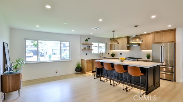 2737 Lorenzo Avenue, Costa Mesa CA: https://media.crmls.org/medias/828bca6e-8971-4488-8a8a-cbb7d50ea6f4.jpg