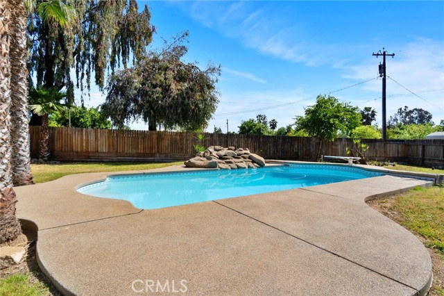 18691 Varden Drive, Madera CA: https://media.crmls.org/medias/828c3792-8ee4-491b-87ec-53b73290425a.jpg