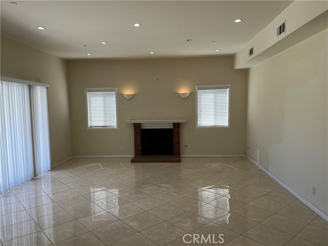 7004 Longridge Avenue, North Hollywood CA: https://media.crmls.org/medias/828d25a3-a445-4cc1-8b0e-ecdc64d922bb.jpg