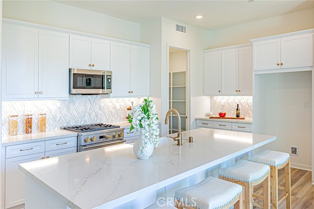 27505 Illumination Court, Valencia CA: https://media.crmls.org/medias/828d2b2f-b944-425b-bba4-45ec9d7b23ff.jpg