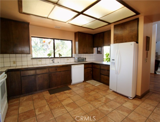 540 Pine Ridge Road, Lakeport CA: https://media.crmls.org/medias/828dcd8d-c6c3-4a50-801d-26e63d634a51.jpg
