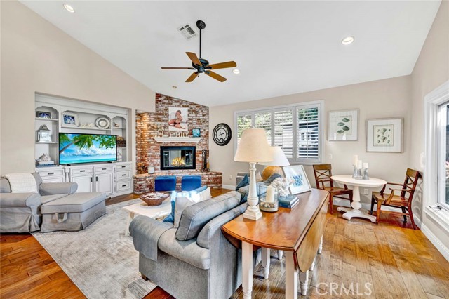 Image 15 of 60 For 20012 Mural Circle