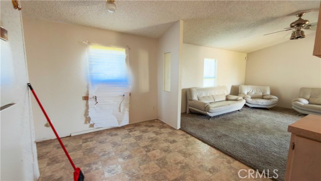 Detail Gallery Image 10 of 28 For 18420 Decker, Perris,  CA 92570 - 2 Beds | 2 Baths