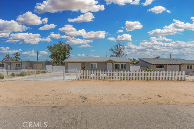 Detail Gallery Image 3 of 49 For 16116 Cajon, Hesperia,  CA 92345 - 2 Beds | 1/1 Baths