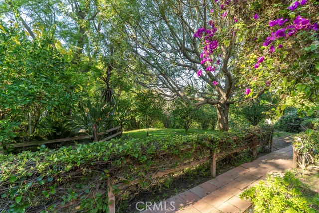 Detail Gallery Image 5 of 37 For 5653 Shirley Ave, Tarzana,  CA 91356 - 3 Beds | 2 Baths