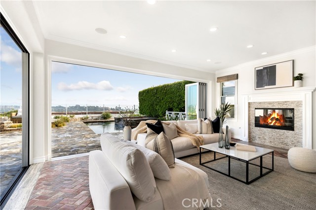 Detail Gallery Image 7 of 28 For 31 Cape Andover, Newport Beach,  CA 92660 - 4 Beds | 3/1 Baths