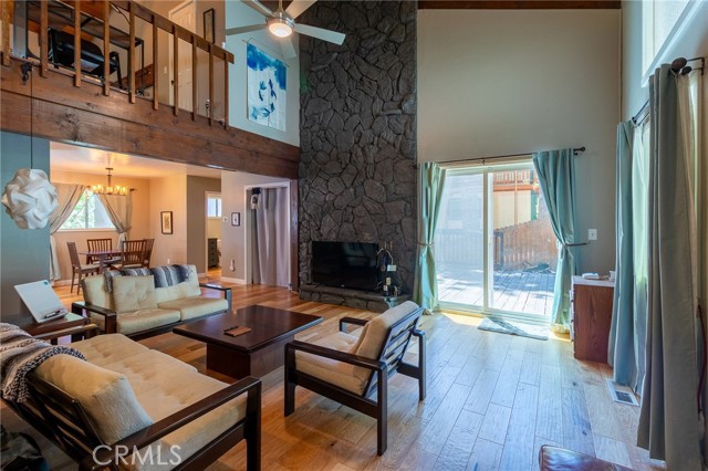 Detail Gallery Image 5 of 30 For 31045 Valley Oak Dr, Running Springs,  CA 92382 - 2 Beds | 2 Baths