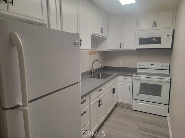 Detail Gallery Image 5 of 10 For 470 N Villa Ct #107,  Palm Springs,  CA 92262 - 1 Beds | 1 Baths