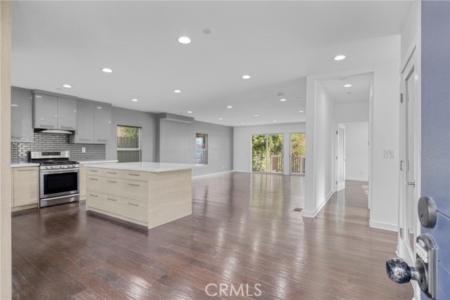 Detail Gallery Image 4 of 41 For 3439 Winslow, Los Angeles,  CA 90026 - 4 Beds | 3 Baths