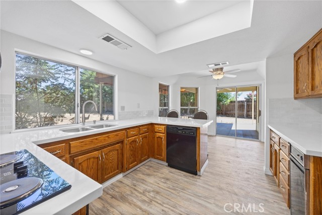 601 Las Arenas Court, Bakersfield CA: https://media.crmls.org/medias/828f0679-a951-4609-a75b-dfd69ea8ab3f.jpg