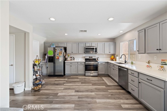 Detail Gallery Image 10 of 35 For 45064 18th St E St, Lancaster,  CA 93535 - 4 Beds | 3 Baths
