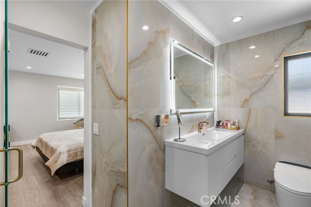 16810 Adlon Road, Encino CA: https://media.crmls.org/medias/82905645-b64e-467c-b772-6e525f7e33a4.jpg