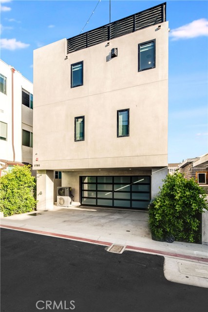 57 7th Street, Hermosa Beach, California 90254, 4 Bedrooms Bedrooms, ,4 BathroomsBathrooms,Residential,Sold,7th,SB22133341