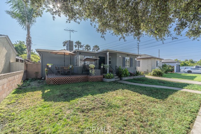 6933 Delta Avenue, Long Beach CA: https://media.crmls.org/medias/829135c5-b493-4eda-b562-d8c0cb1d1f25.jpg