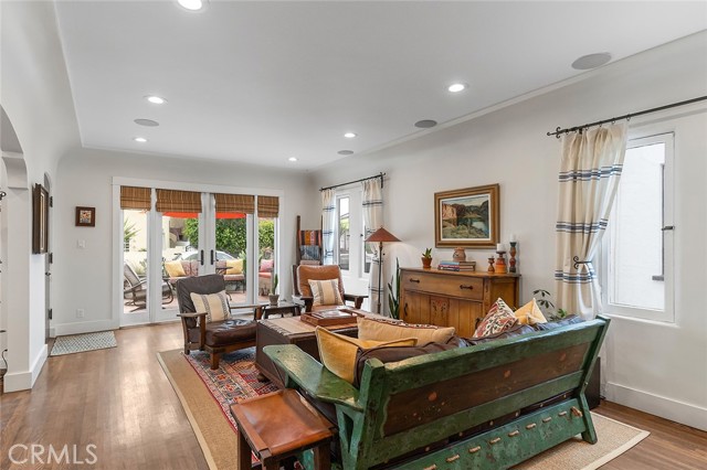 69 Santa Ana Avenue, Long Beach CA: https://media.crmls.org/medias/82916bef-a73f-4762-94e9-1a448e07b44d.jpg