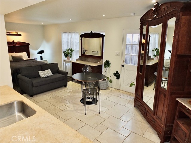 Detail Gallery Image 42 of 71 For 89 Rivo Alto Canal, Long Beach,  CA 90803 - 5 Beds | 3/1 Baths