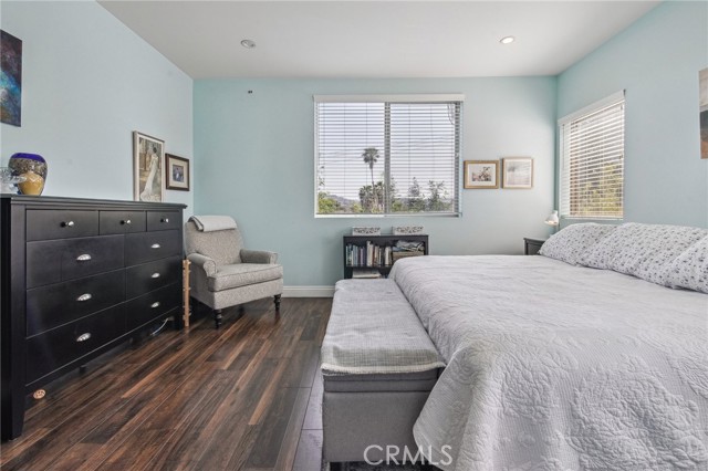Detail Gallery Image 15 of 23 For 11218 Camarillo St #305,  Toluca Lake,  CA 91602 - 3 Beds | 3 Baths