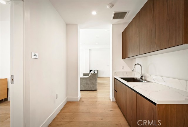 399 E Del Mar Boulevard, Pasadena CA: https://media.crmls.org/medias/82948808-09b5-4151-92ce-9f6d0b2d0273.jpg