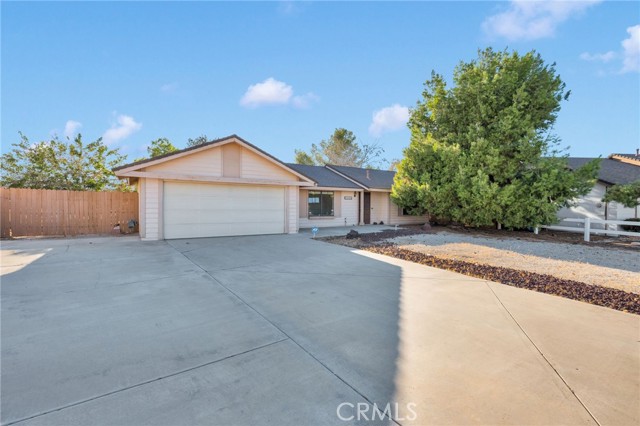 13106 Hollyberry, Victorville CA: https://media.crmls.org/medias/8294d11f-7879-44ce-aac1-8aa41efc270a.jpg