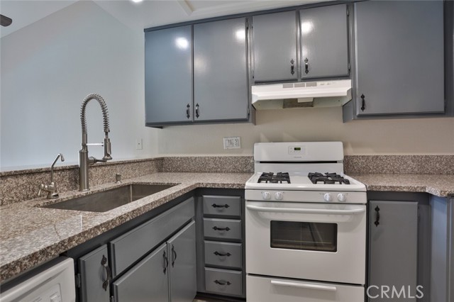 Detail Gallery Image 13 of 44 For 768 La Tierra St #I202,  Corona,  CA 92879 - 2 Beds | 2 Baths