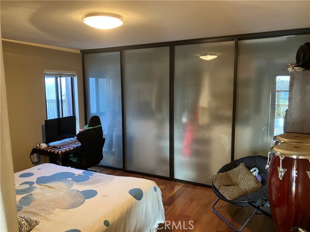 5327 Marina Pacifica N Drive, Long Beach CA: https://media.crmls.org/medias/829597da-e8d2-4d42-b07a-d1fc78eb6201.jpg