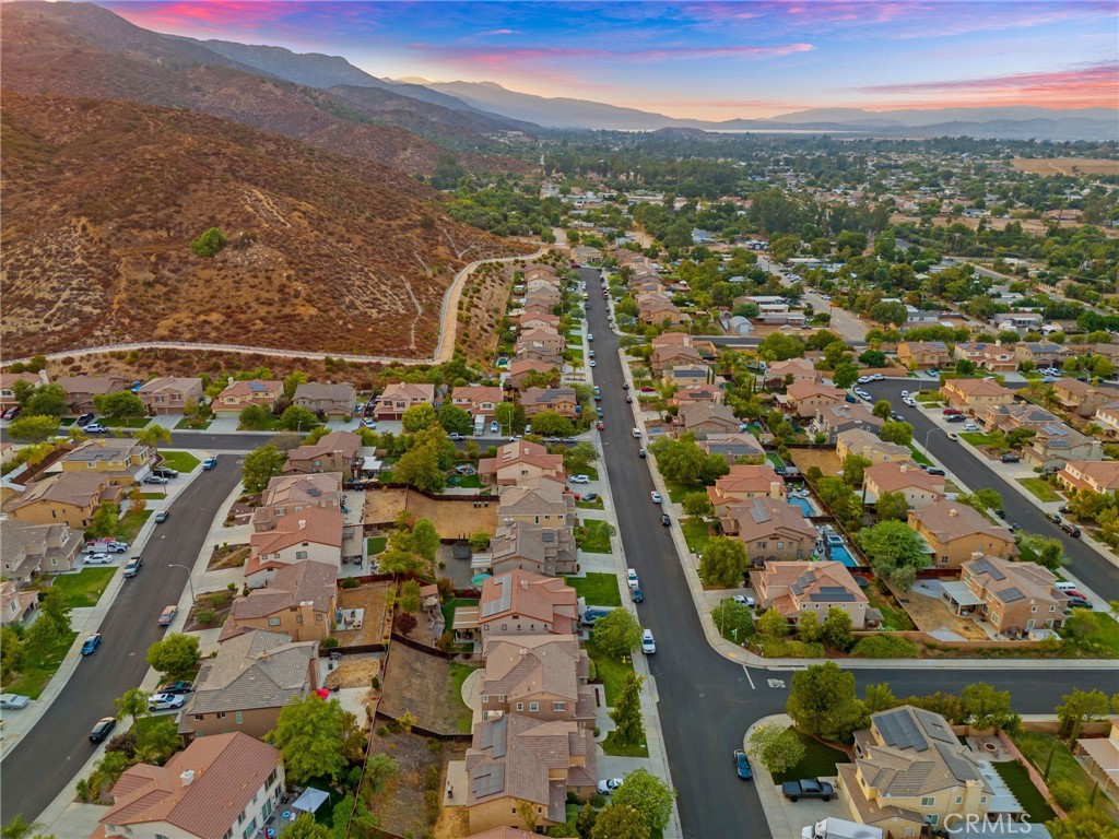 https://media.crmls.org/medias/82978708-61b4-449f-a8bc-36e5815044e1.jpg?preset=X-Large