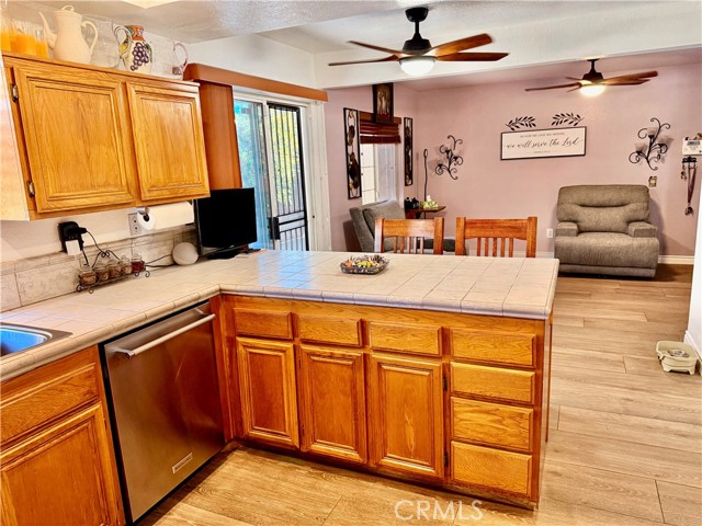Detail Gallery Image 18 of 56 For 25708 Aspenwood Ct, Moreno Valley,  CA 92557 - 3 Beds | 2 Baths